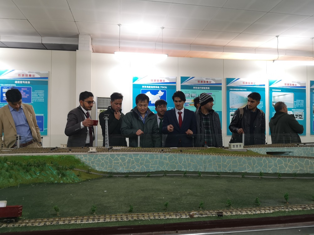 آموزش کارمندان اداره خط آهن وزرات ترانسپورت در کشور چین